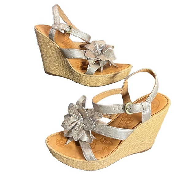 Born Wedge Sandals Women's Size 7 Silver Flower Metallic Platform Sandal - Picture 2 of 10